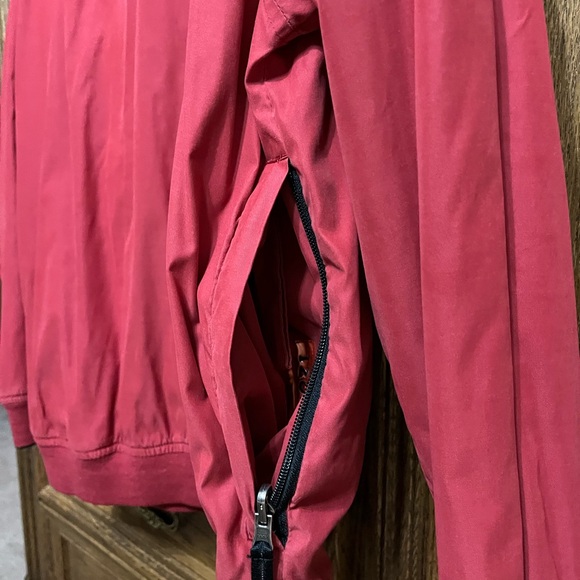 Izod XFG(X-Treme Function Golfwear), burgundy V-Neck pullover, size Small - Picture 4 of 9